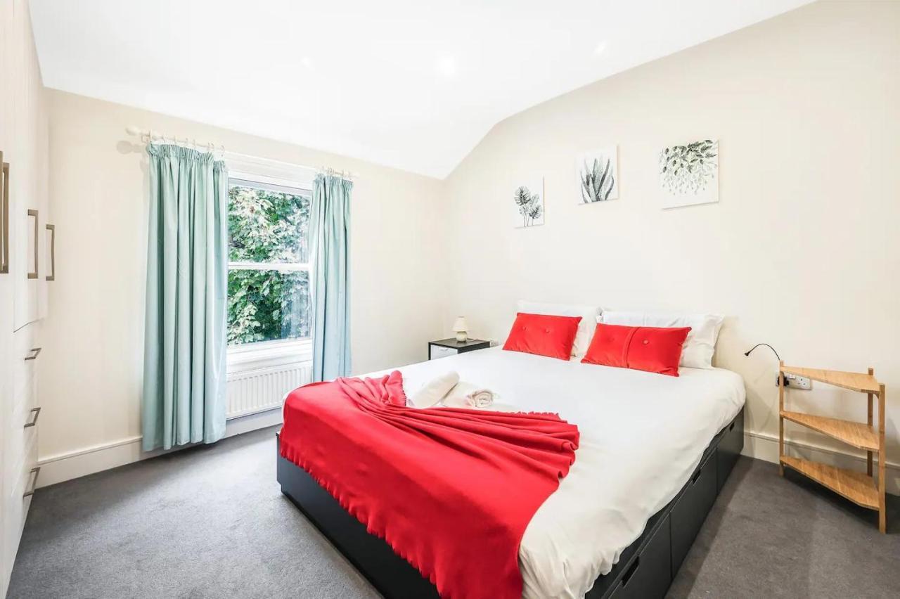 Pass The Keys Cosy Elegant Shepherds Bush Flat Apartment London