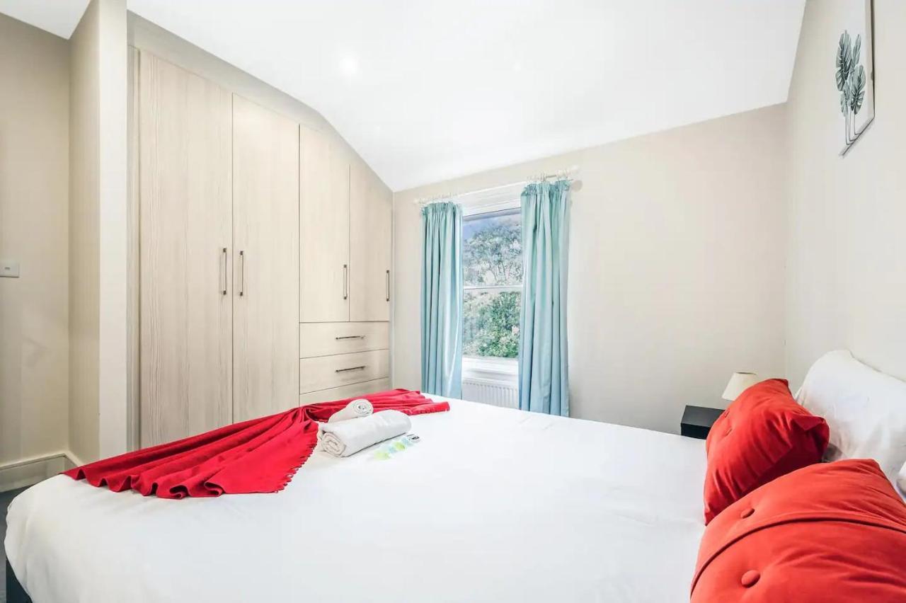 Apartment Pass The Keys Cosy Elegant Shepherds Bush Flat