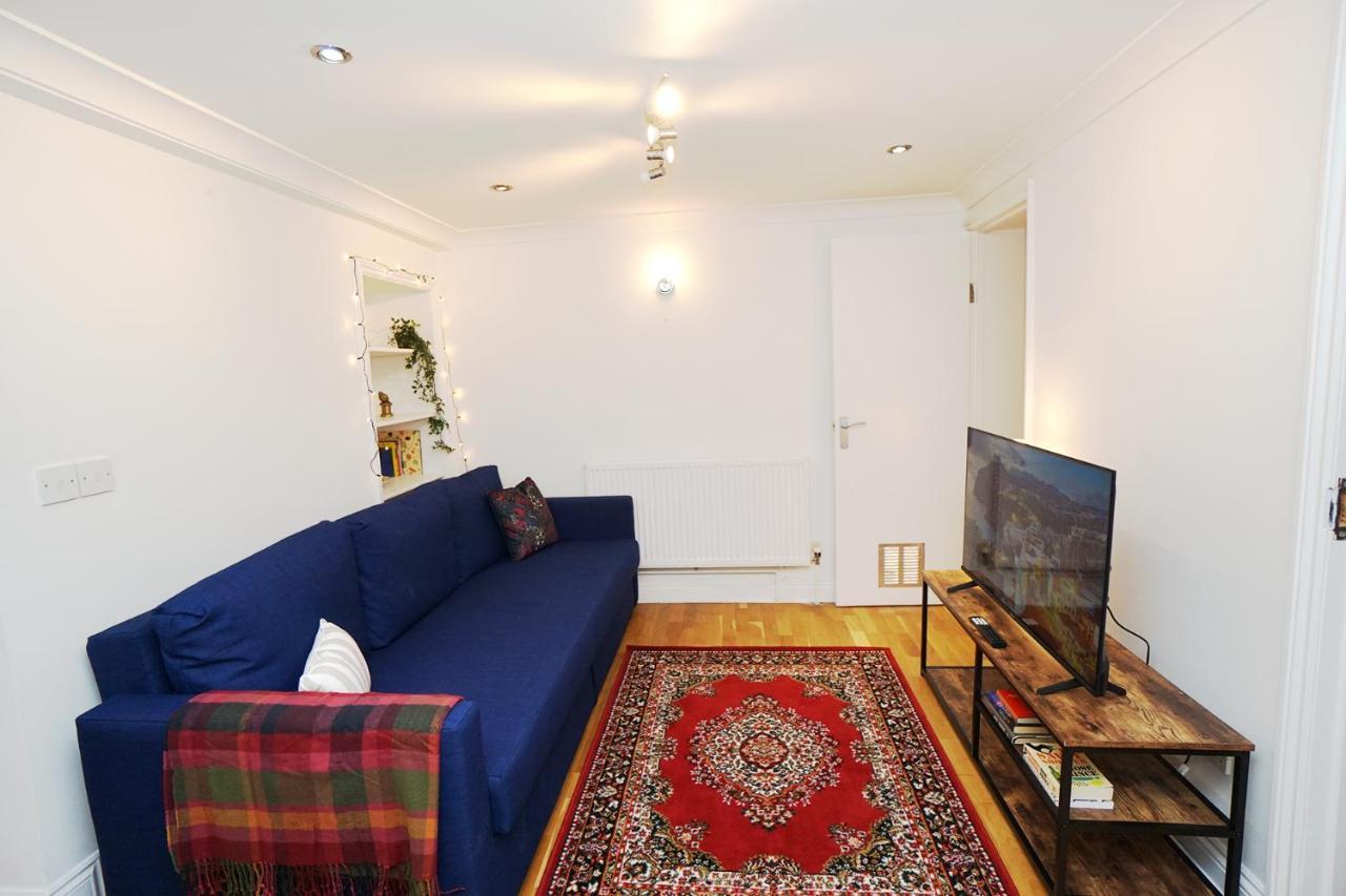 Cozy Retreat By Aresti Lägenhet London