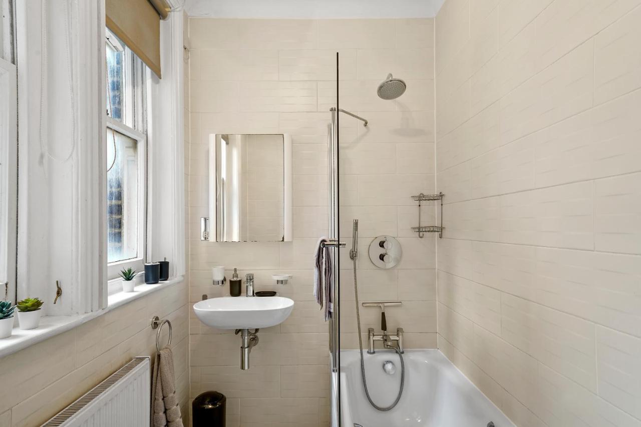 Delightful Flat In - Sleeps 6 Londra