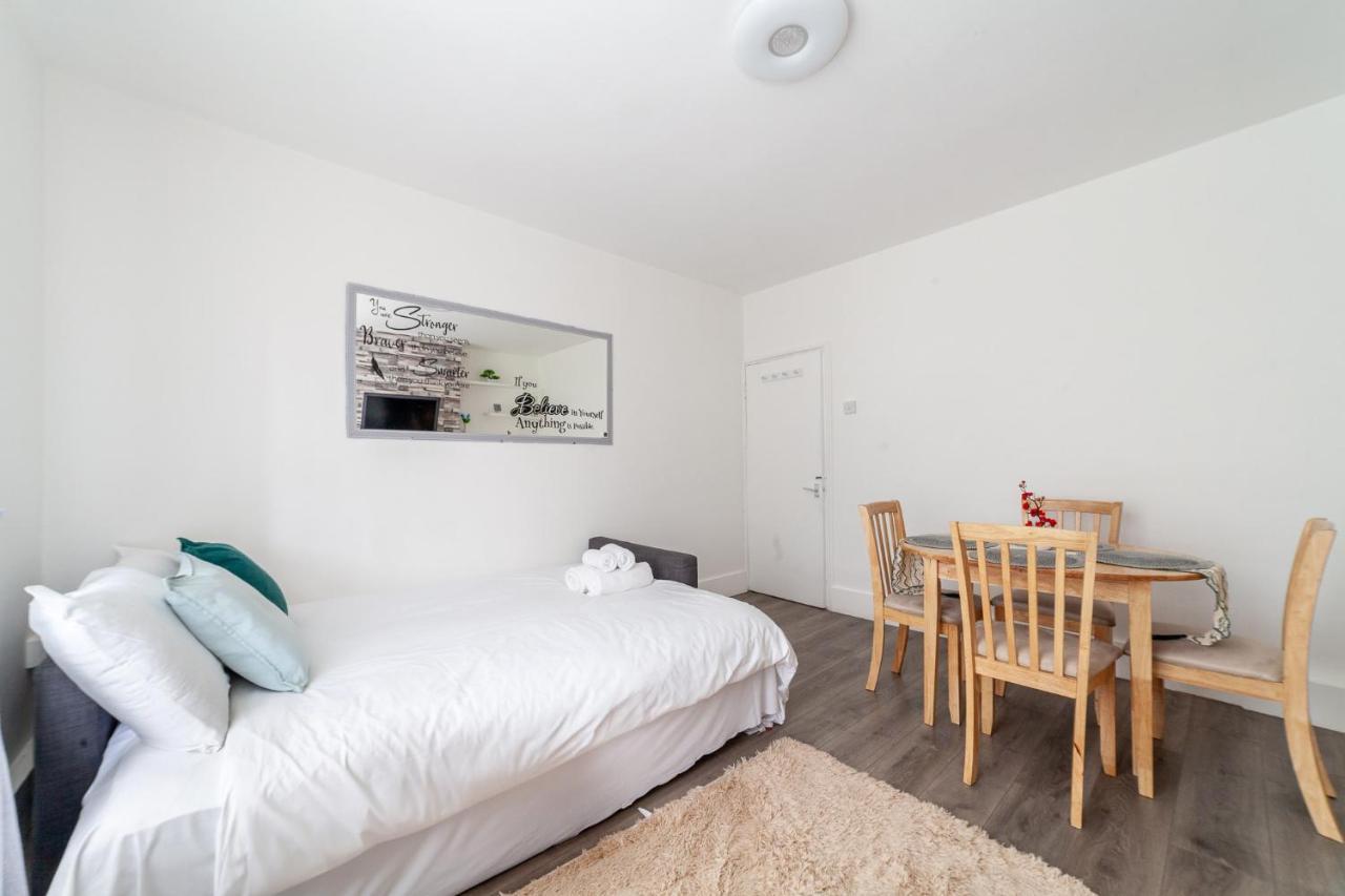 Wonderful Flat Near Little Portugal * Londra