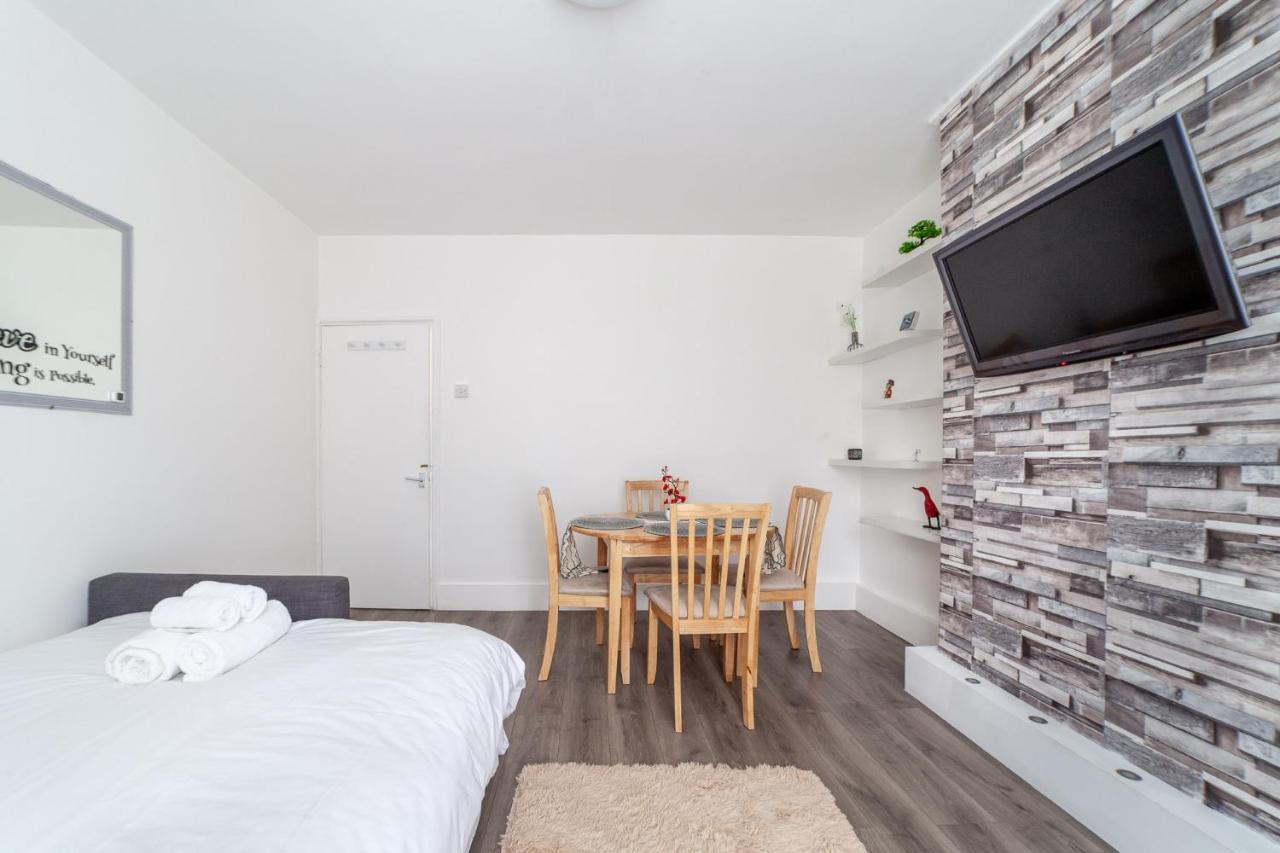 Wonderful Flat Near Little Portugal Londra