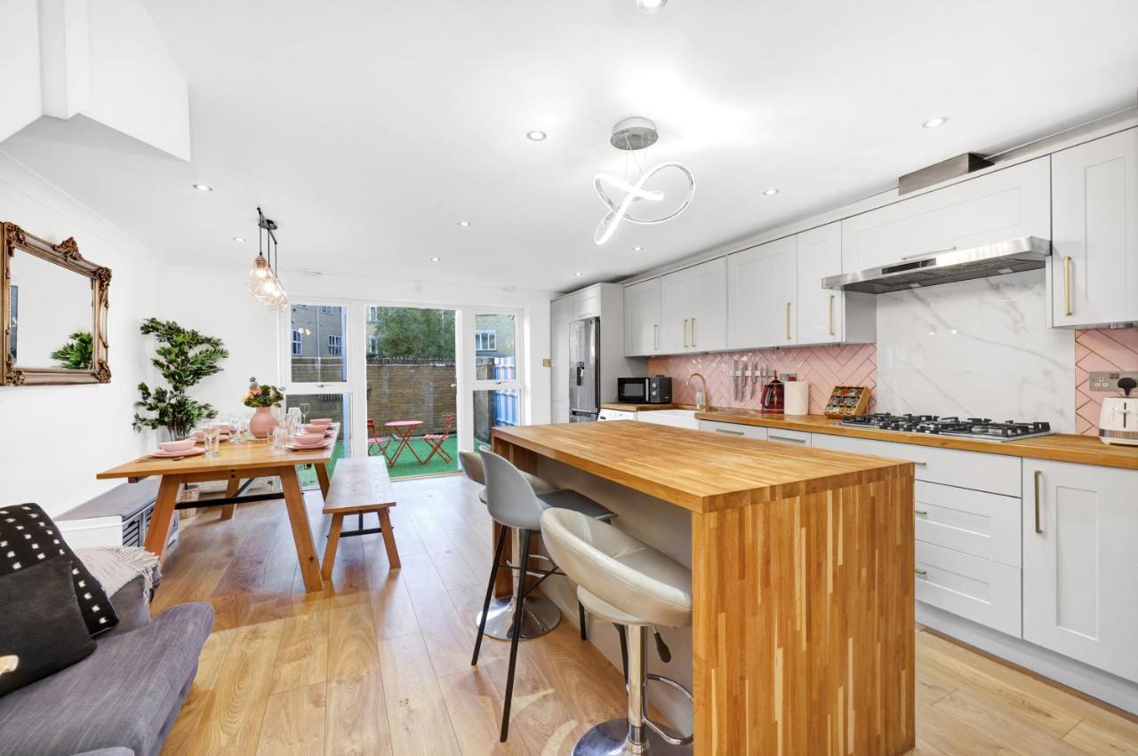 Appartement Lovely 3 Bedroom House Short Term & Flexible Renting Limehouse With Private Parking And Garden! *
