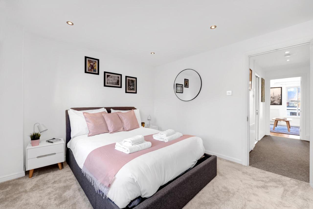Lovely 3 Bedroom House Short Term & Flexible Renting Limehouse With Private Parking And Garden! Appartement