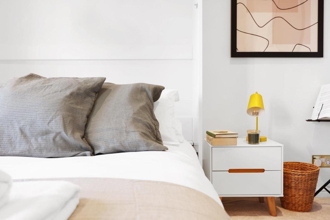 Lovely 3 Bedroom House Short Term & Flexible Renting Limehouse With Private Parking And Garden! Appartement *