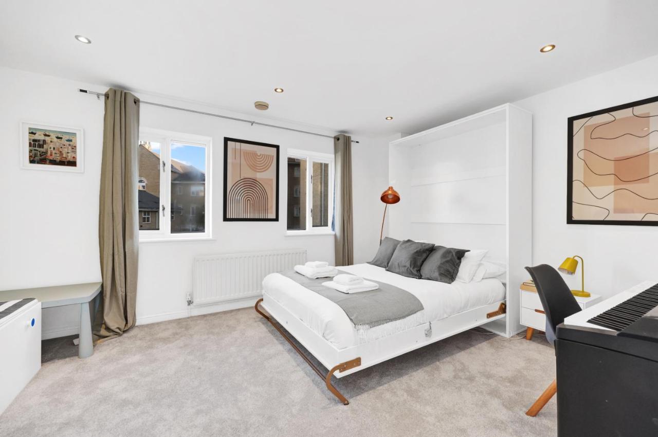 Lovely 3 Bedroom House Short Term & Flexible Renting Limehouse With Private Parking And Garden! Appartement