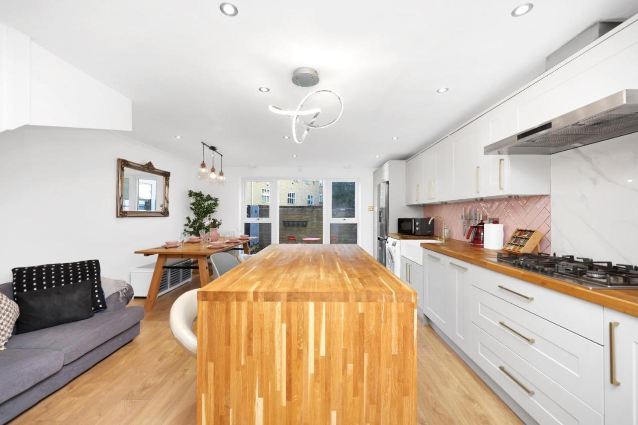 Appartement Lovely 3 Bedroom House Short Term & Flexible Renting Limehouse With Private Parking And Garden!