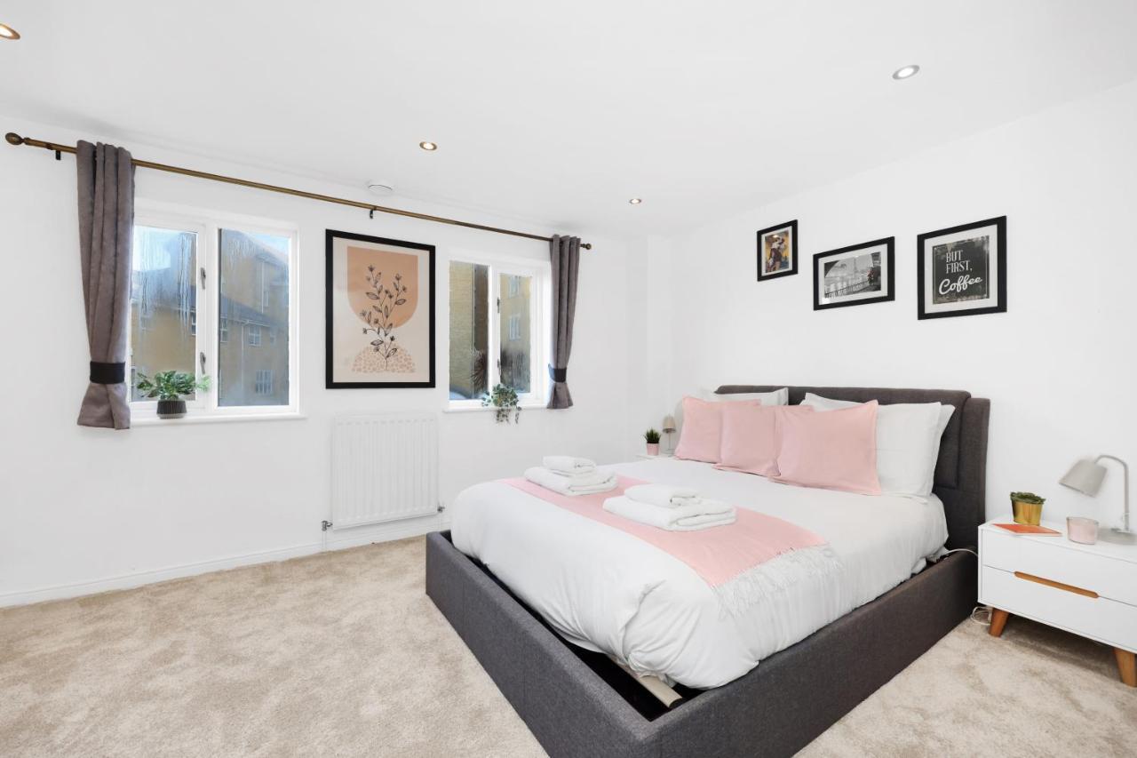 Lovely 3 Bedroom House Short Term & Flexible Renting Limehouse With Private Parking And Garden! Appartement