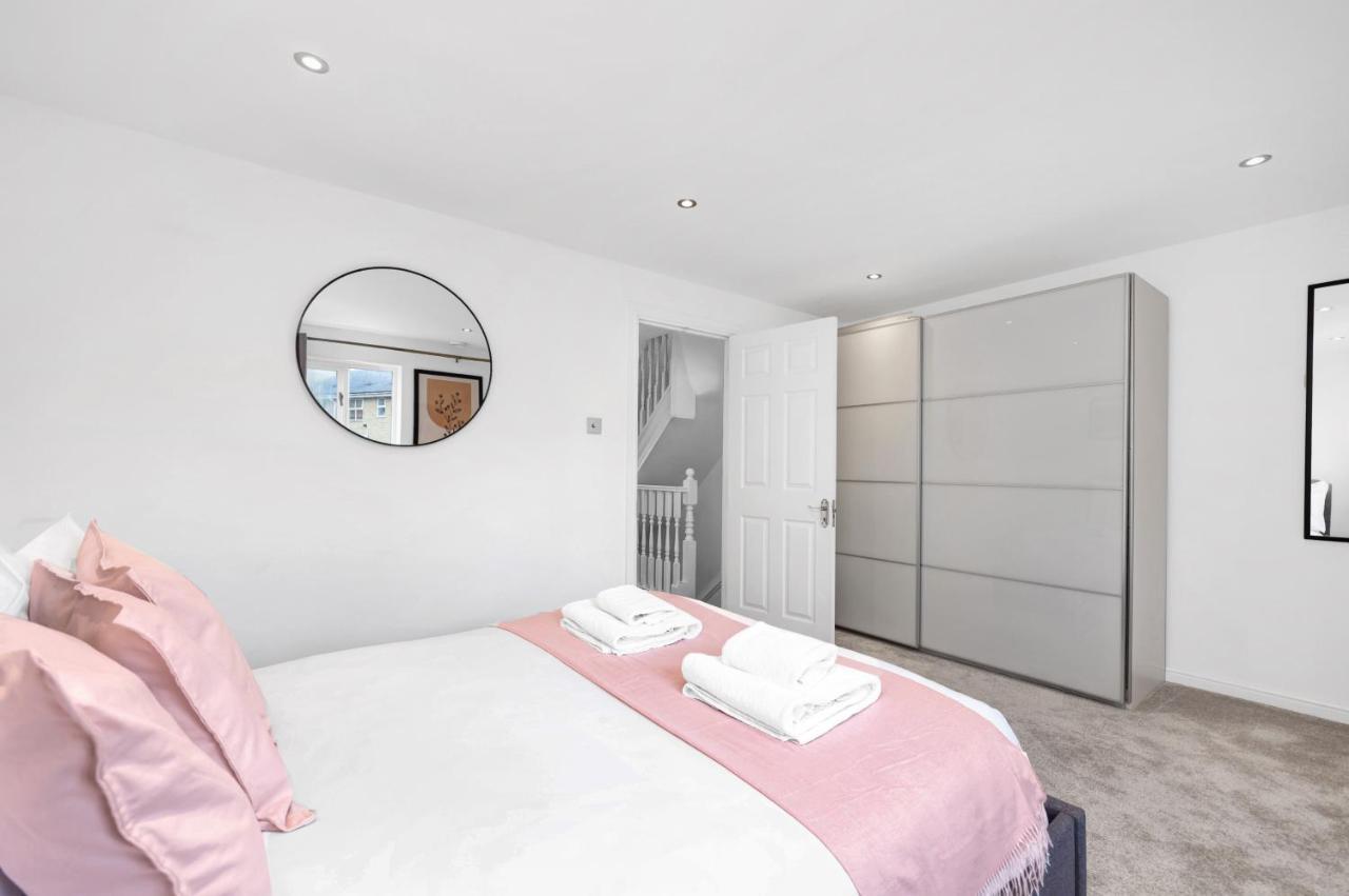 Lovely 3 Bedroom House Short Term & Flexible Renting Limehouse With Private Parking And Garden! Appartement *