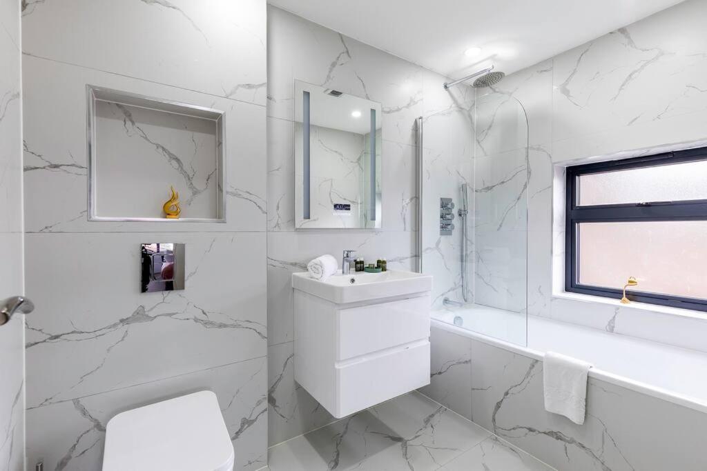 4bed 11 Occupancy Large Flat Elizabeth Line West Flat Free Parking Appartamento Londra