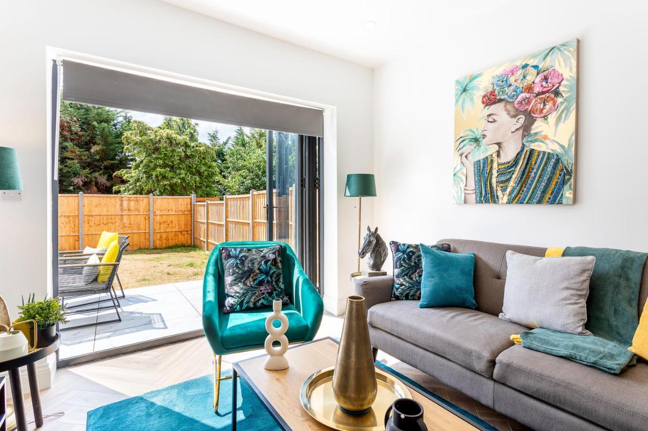 Stunning West Garden Flat 4bed 2 Bath Free Parking 10 Occupancy * London
