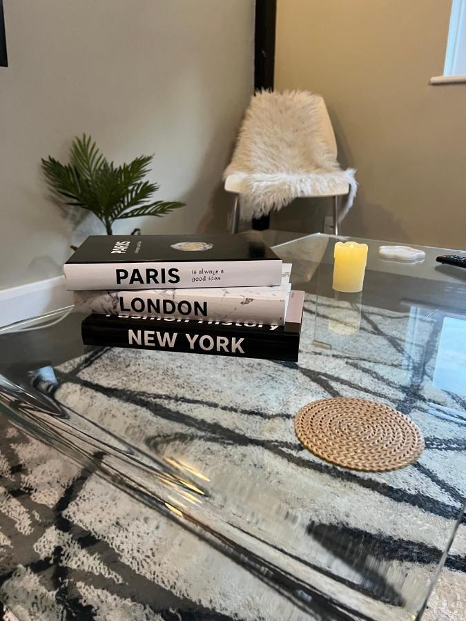 Stylish In Apartment London