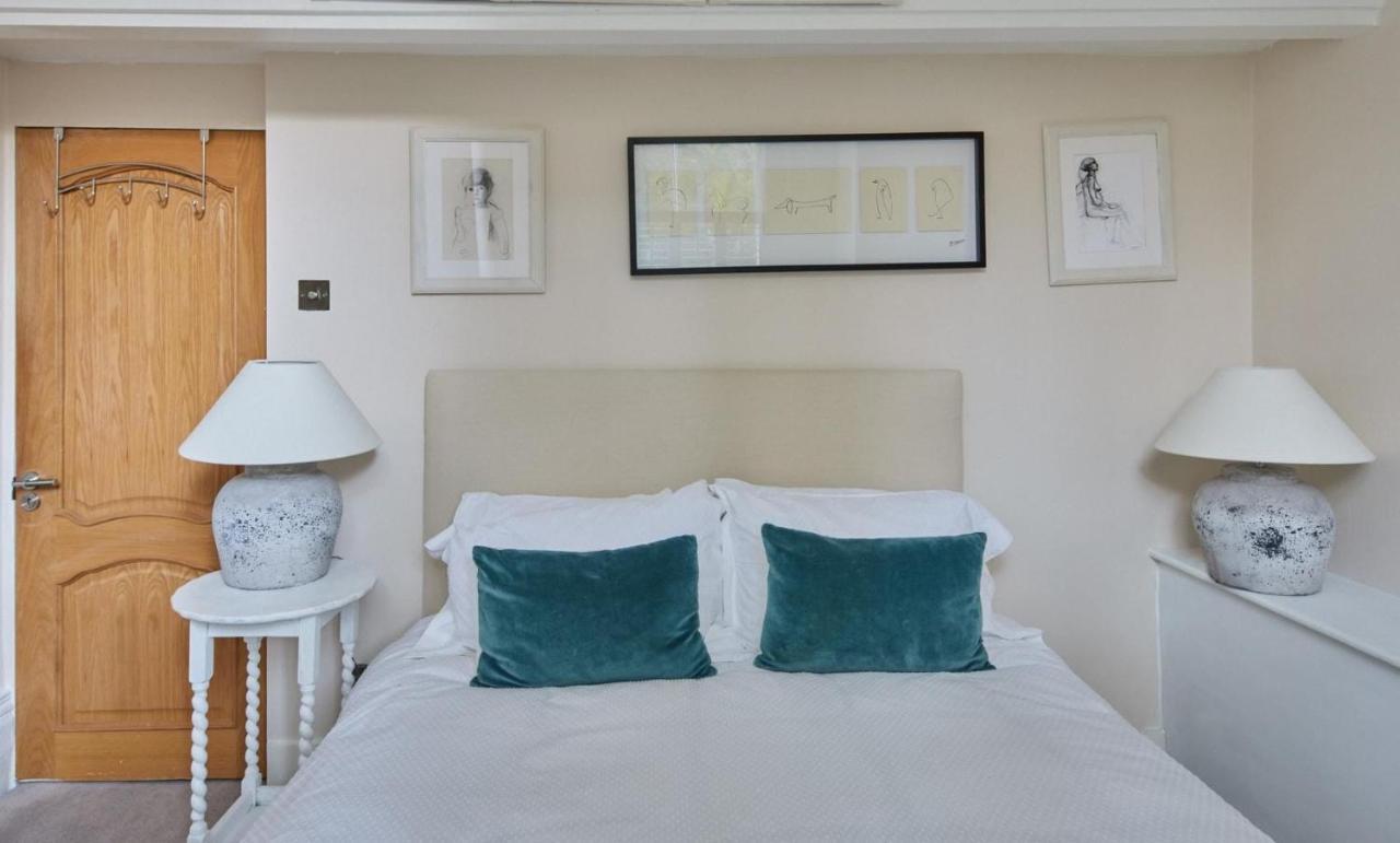 Beautiful Two Bedroom Flat In Kensington Lägenhet London