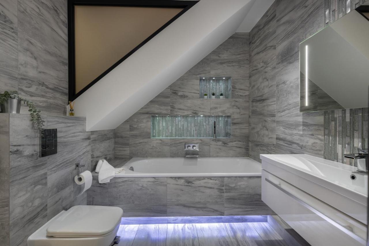 Appartamento Luxurious 2 King-size Bed Flat With Patio Londra