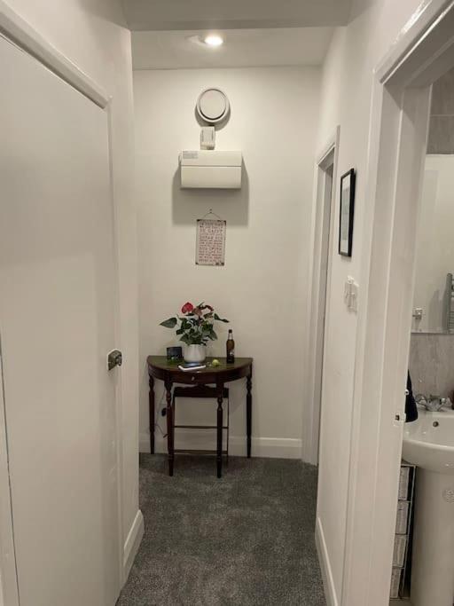 Lovely 1 Bedroom Flat In Quiet Wimbledon * London