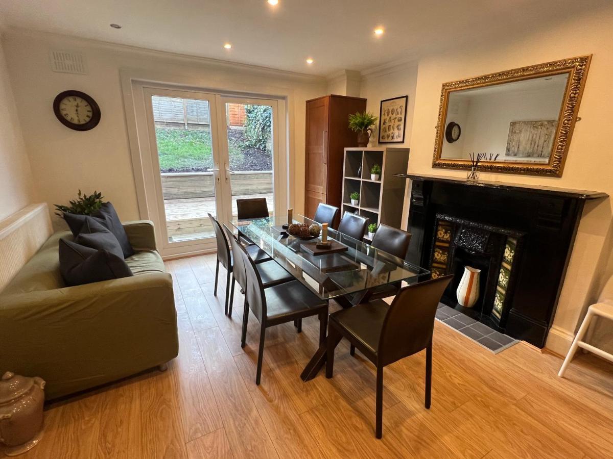 4 Bed House 10 Min Walk To Tube * London