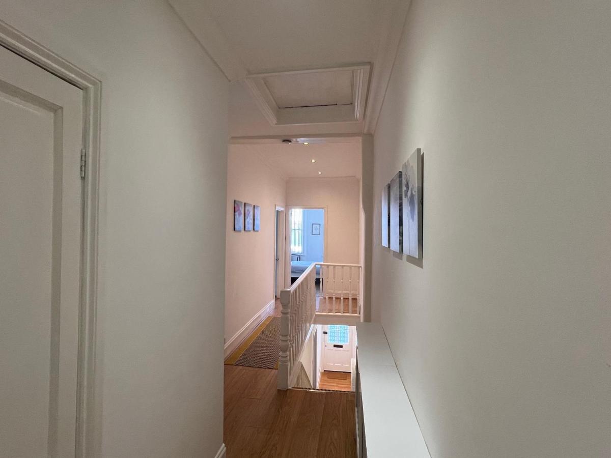 Ferienhaus 4 Bed House 10 Min Walk To Tube London