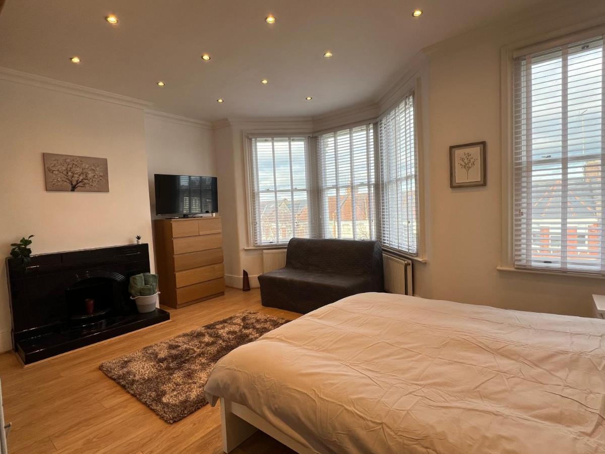 4 Bed House 10 Min Walk To Tube Ferienhaus *
