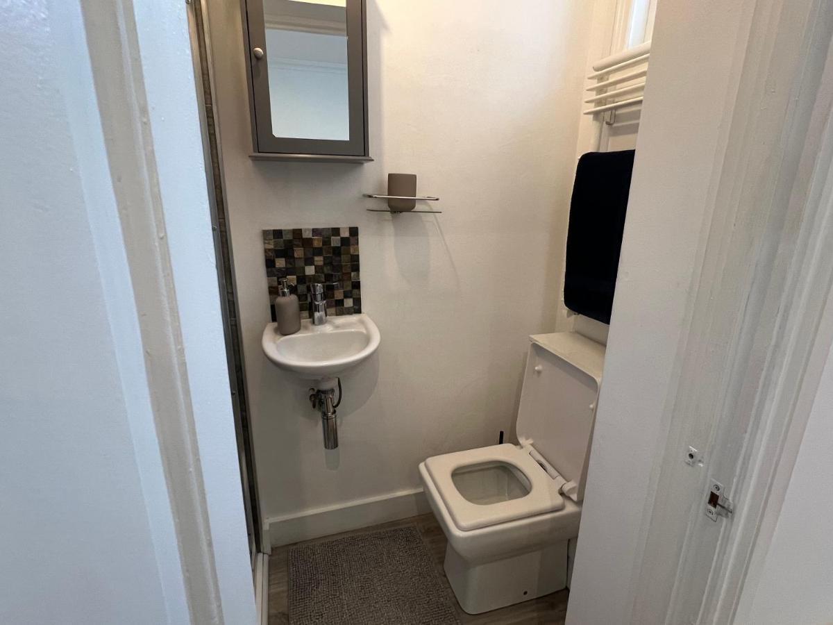 Ferienhaus 4 Bed House 10 Min Walk To Tube London