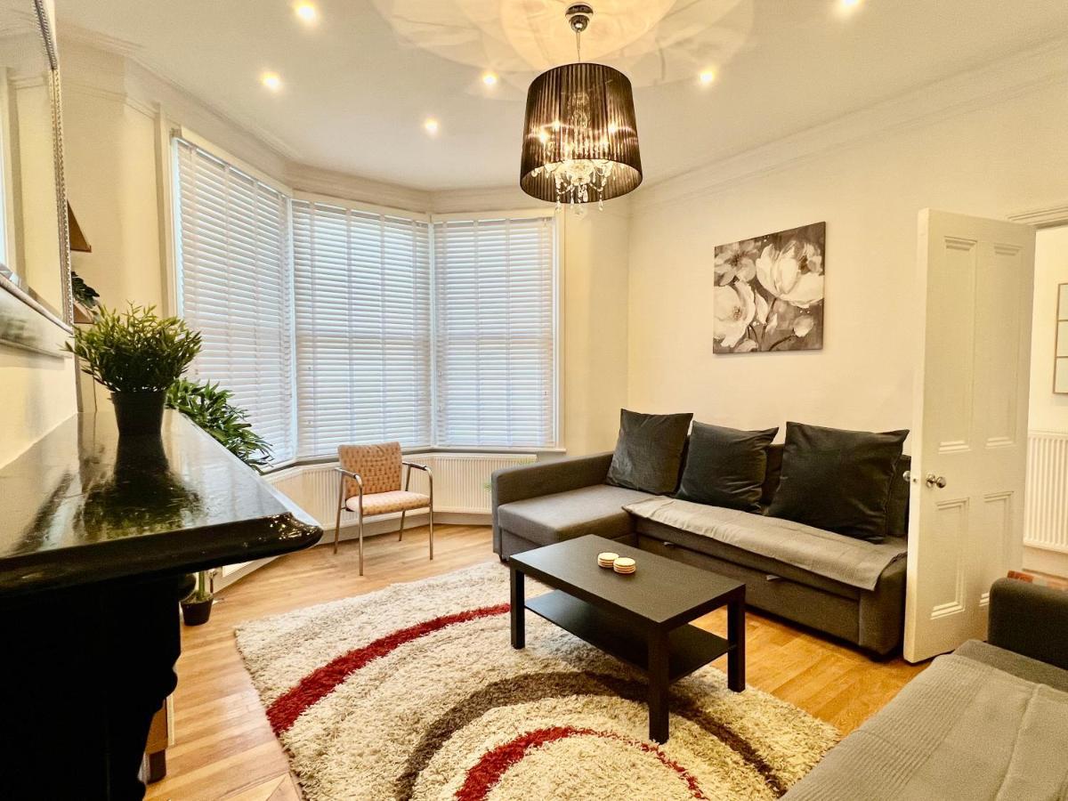 Ferienhaus 4 Bed House 10 Min Walk To Tube London