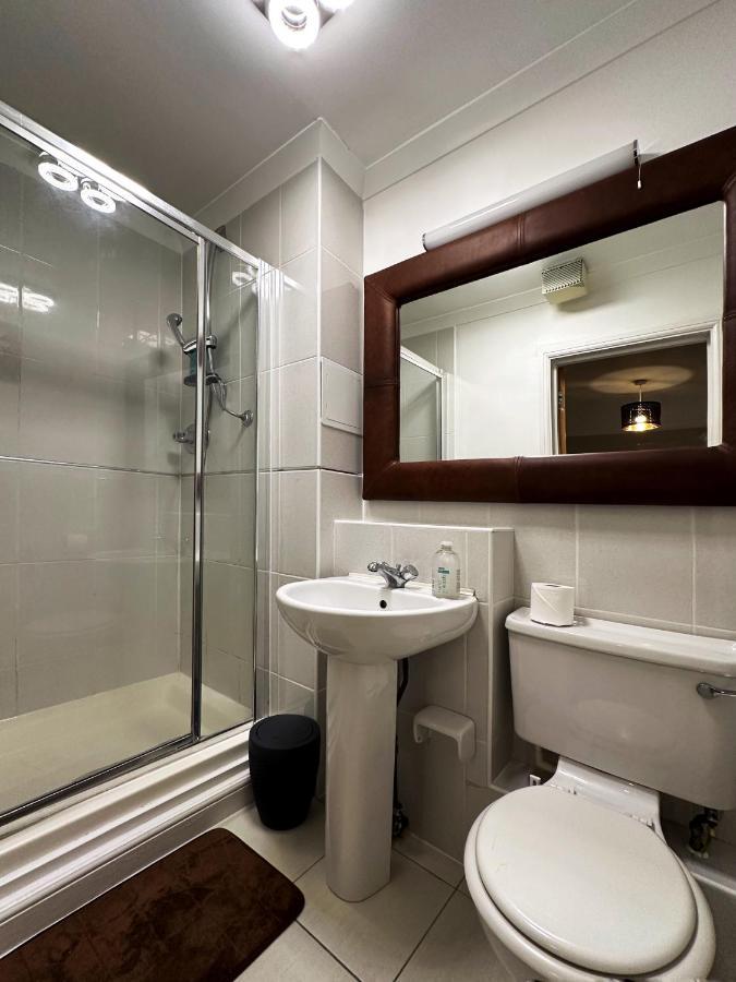 Lägenhet Tina Place In Tower Hill - 2 Double Beds, Max 4 People, Great Location In