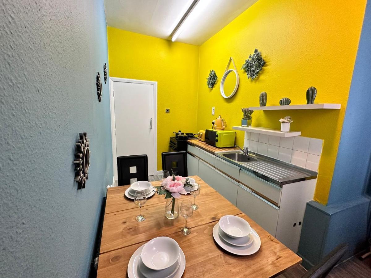 Budget 2-bedroom In Leilighet London