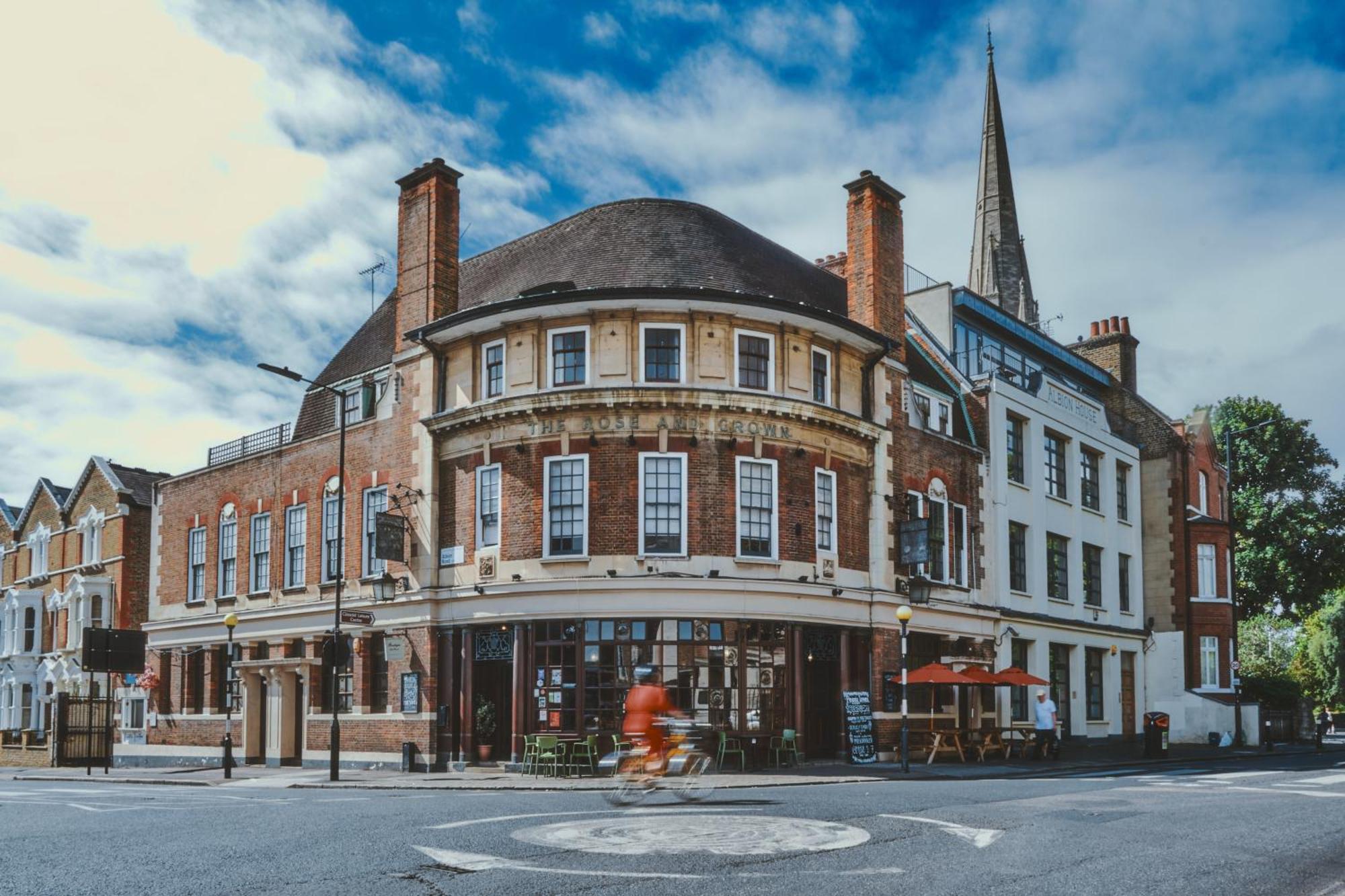 Rose And Crown Stoke Newington Londen