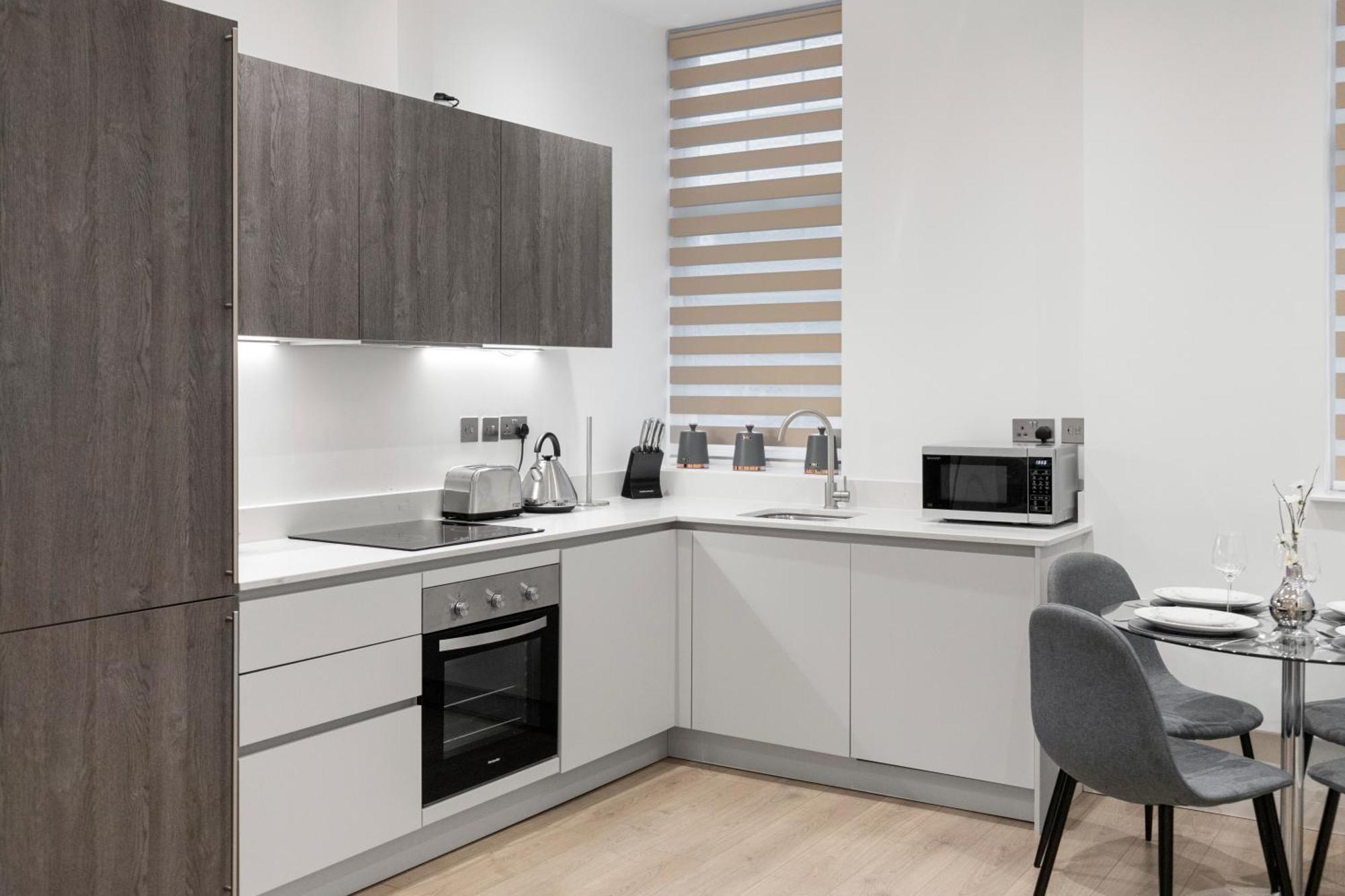 Welcoming And Spacious Apartment- Excellent Location Leilighet London