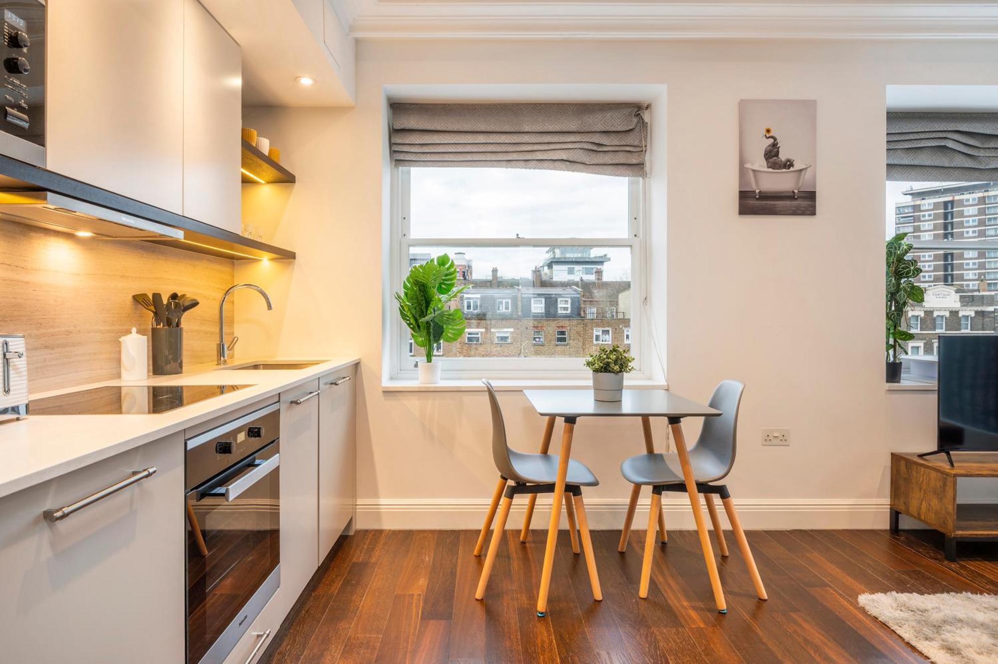 Luxury One Bedroom Appartement *