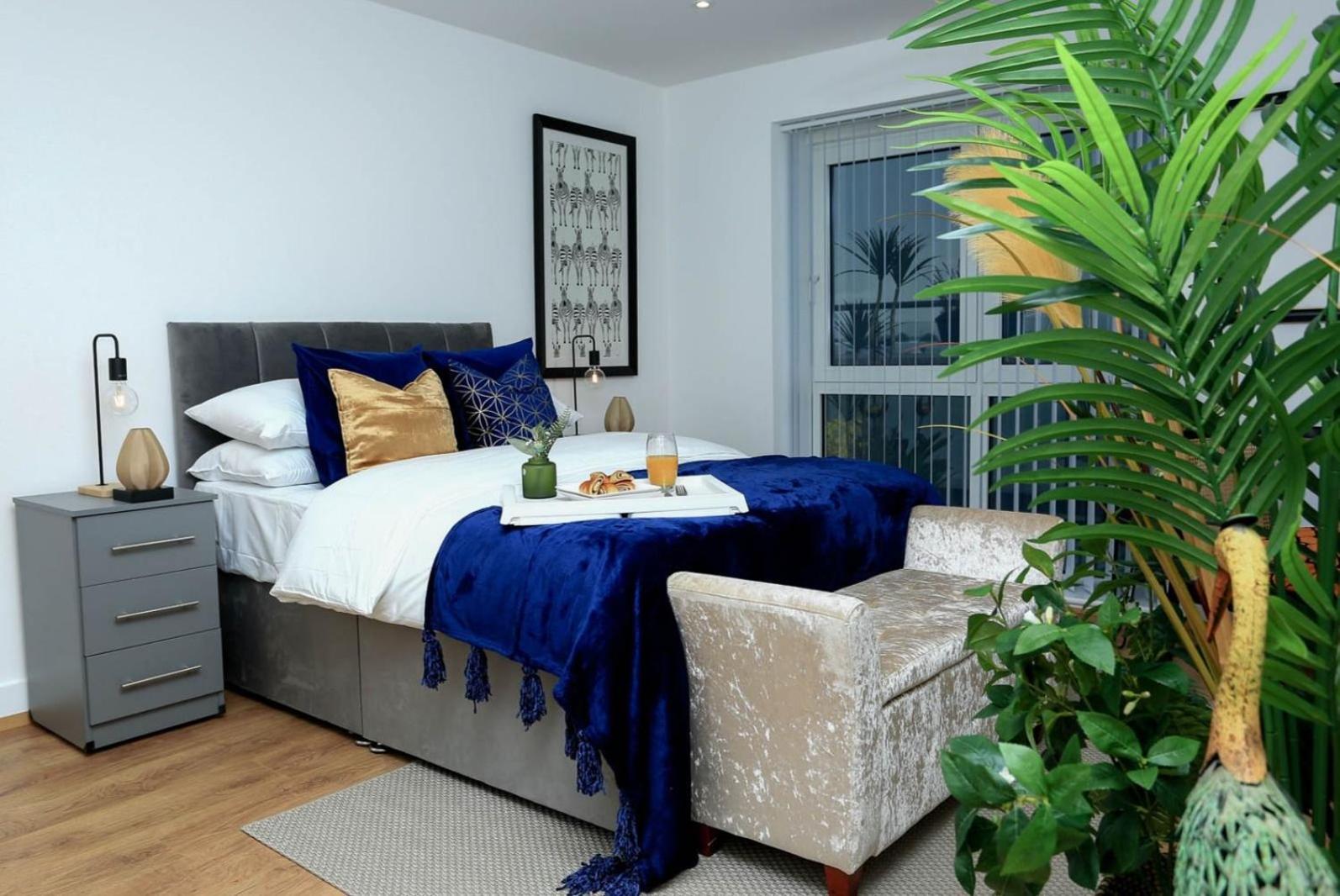 Snuggle - Riverside - Views Over Looking River Thames, Close To O2 Arena, Excel, Airport, Thames Clipper- River Boat Service, Woolwich Ferry, Onsite Parking, Twin Option Available Lägenhet *