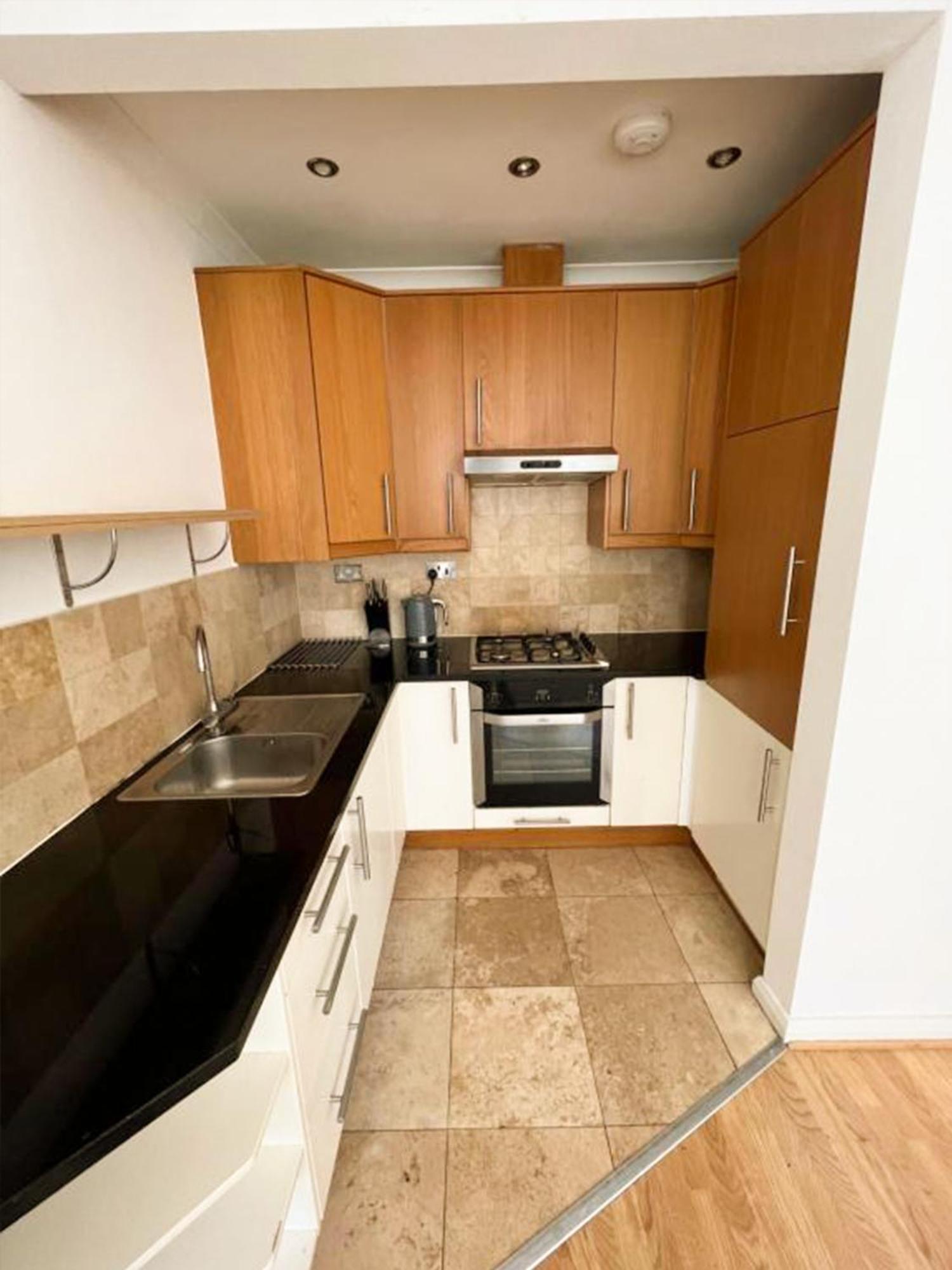 Two Bed Minutes From Hammersmith London