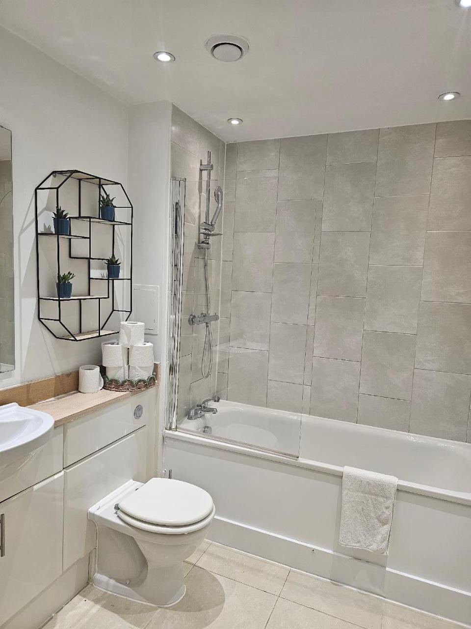 Excel Centre, O2 Arena , City Airport Apartment