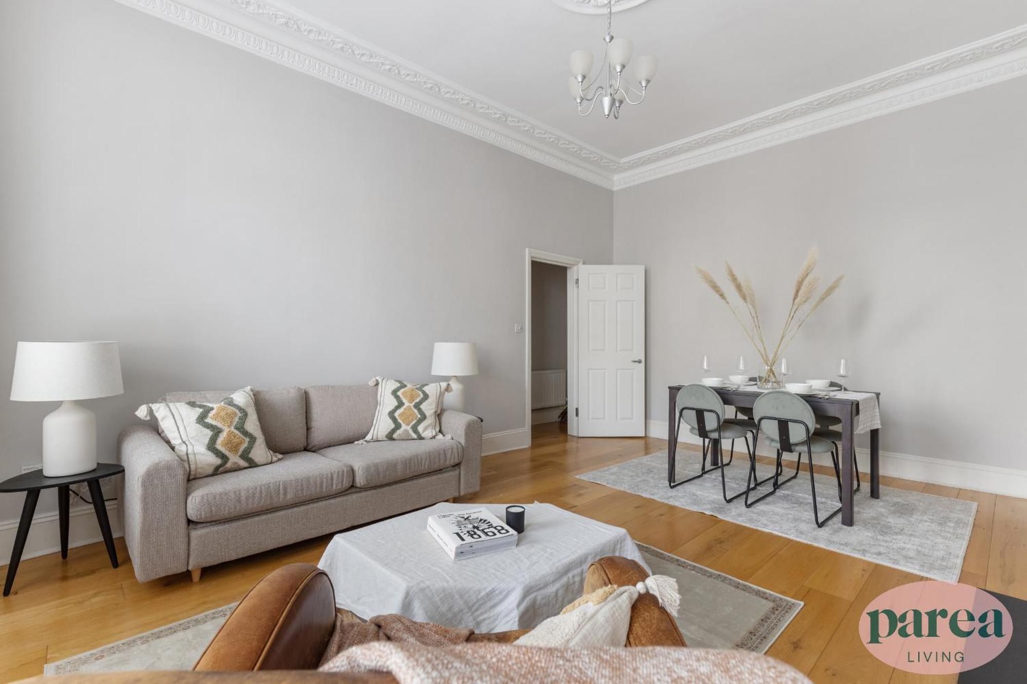 Parea Living - Notting Hill, Stylish 1-bedroom Flat, Private Gardens, Remote Working Appartamento *