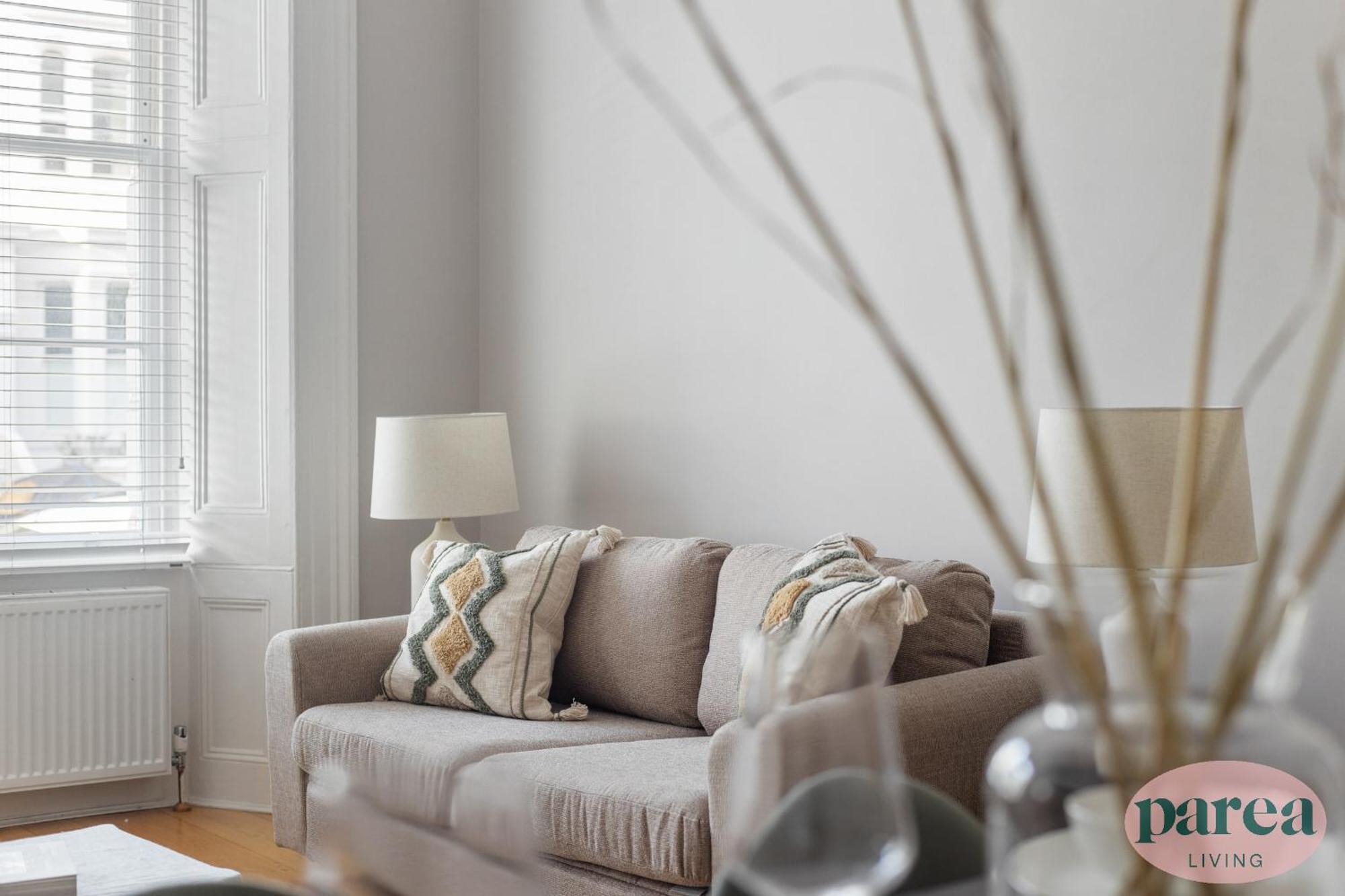 Parea Living - Notting Hill, Stylish 1-bedroom Flat, Private Gardens, Remote Working Appartamento *