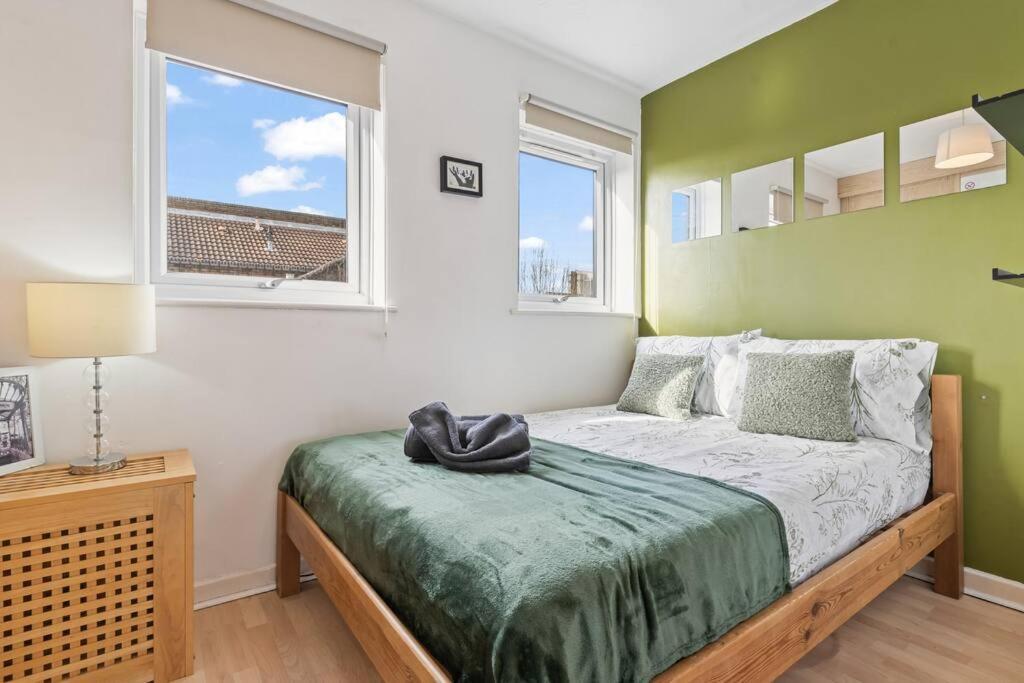 1-bedroom With Free Private Parking - Canary Wharf Apartment