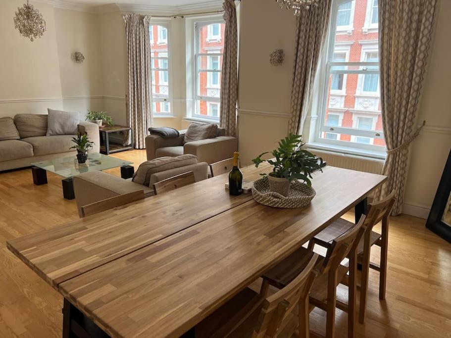 Luxury 3 Bedroom, 3 Bath By Oxford St & Soho Apartment London