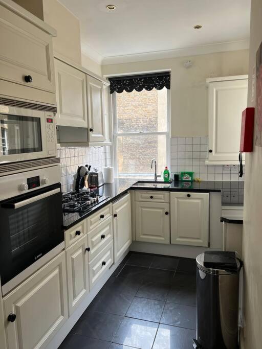 Luxury 3 Bedroom, 3 Bath By Oxford St & Soho London