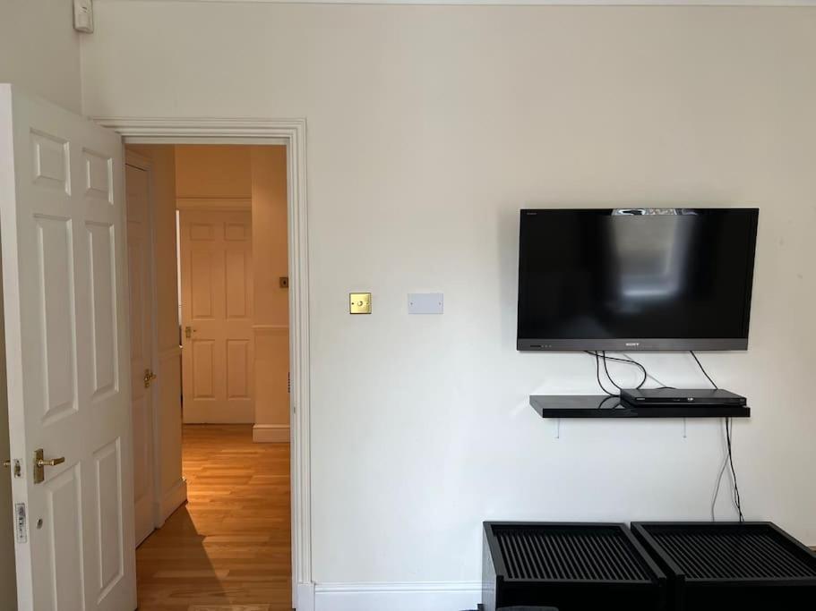 Apartment Luxury 3 Bedroom, 3 Bath By Oxford St & Soho London