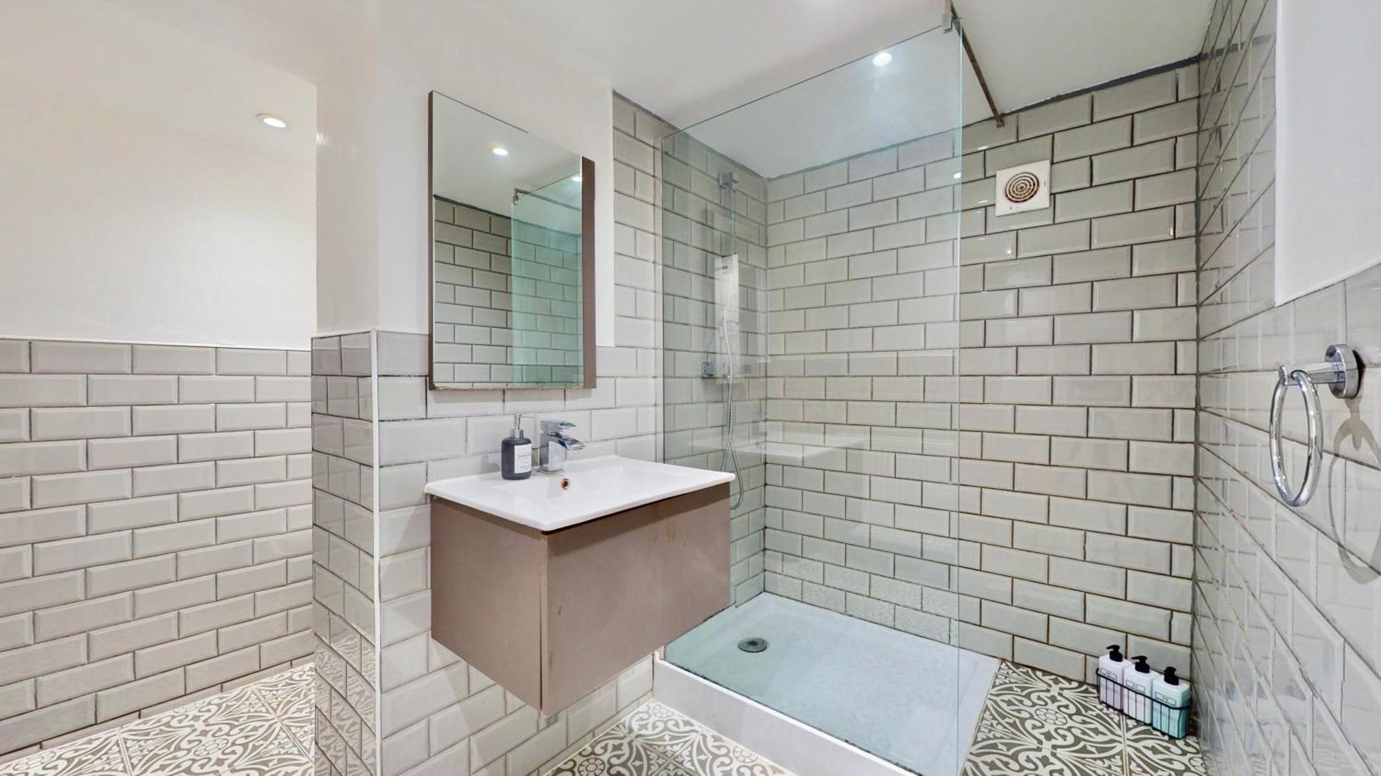 Tube & Notting Hill Nearby - Garden Flat Haven
