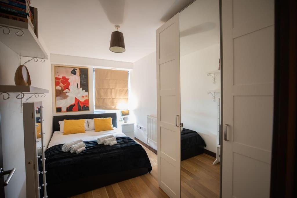 Lovely 2 Bedroom Overlooking River Thames Lejlighed *