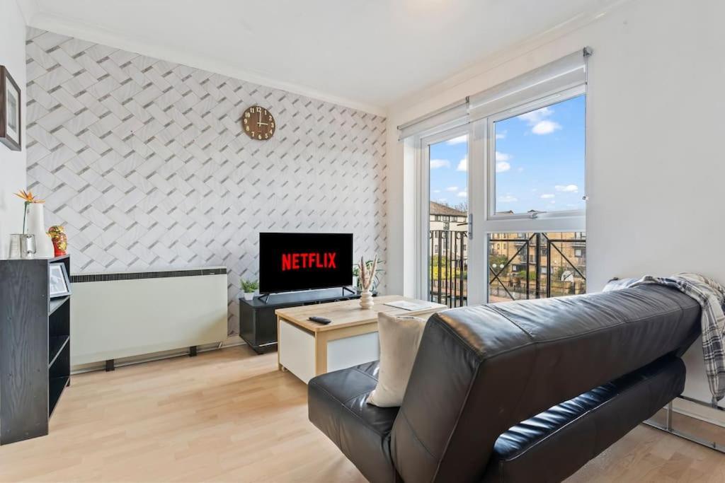1-bedroom With Free Private Parking - Canary Wharf London