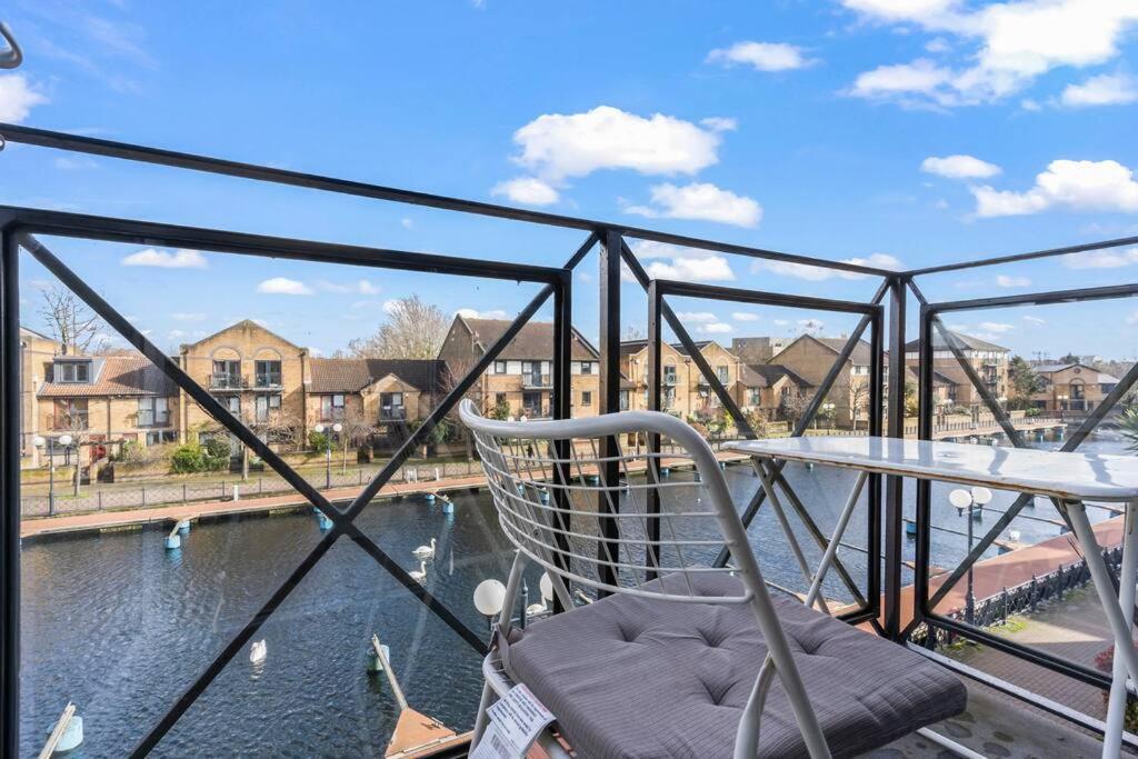 Apartment 1-bedroom With Free Private Parking - Canary Wharf