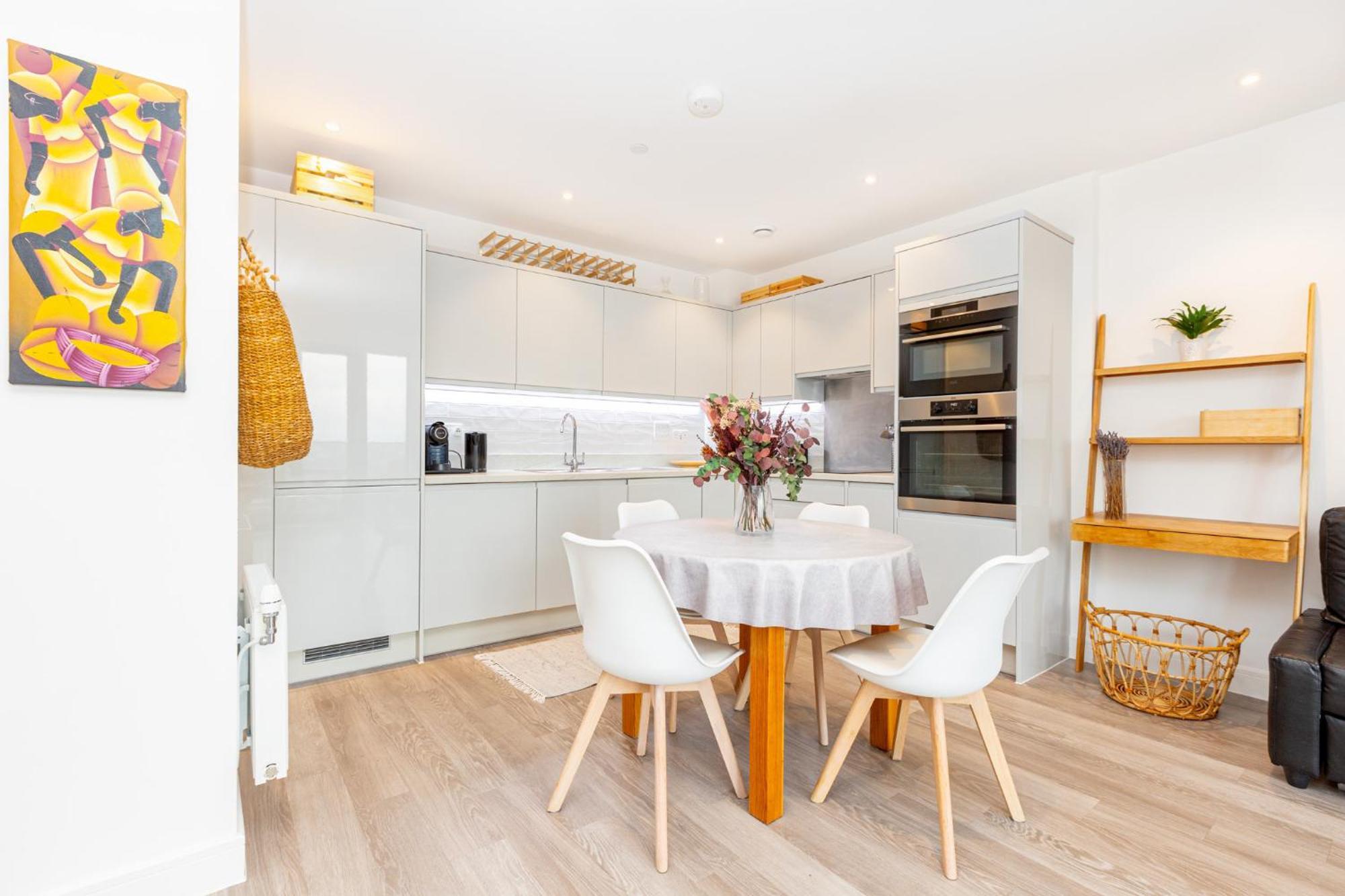 Sensational 2br Wviews & Balcony In Wandsworth Lejlighed *