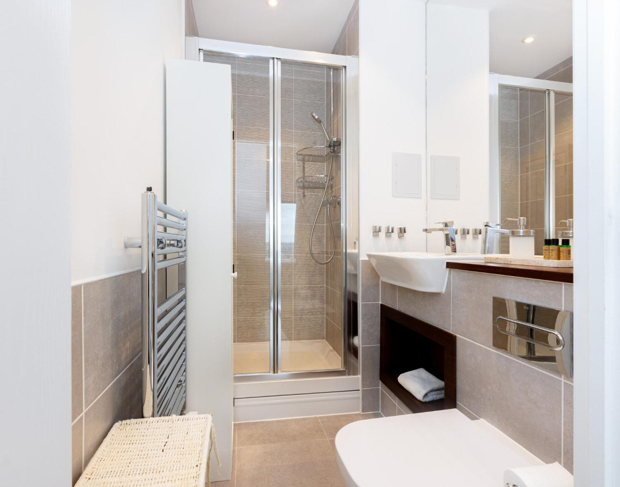 Lejlighed Sensational 2br Wviews & Balcony In Wandsworth London