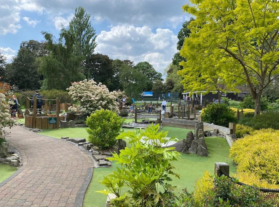 Lejlighed Sensational 2br Wviews & Balcony In Wandsworth London