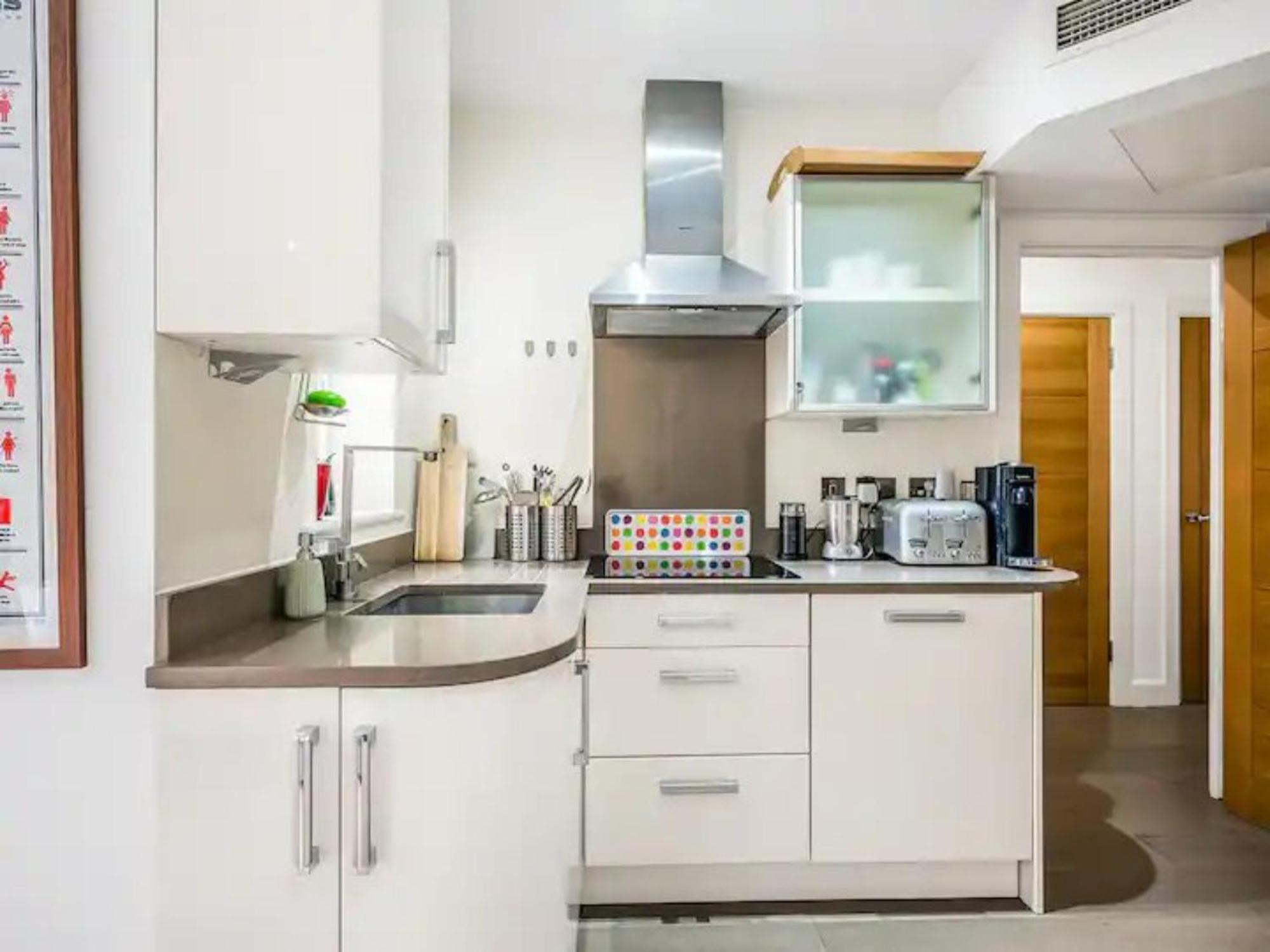 Apartment Pass The Keys Modern Terrace In Putney