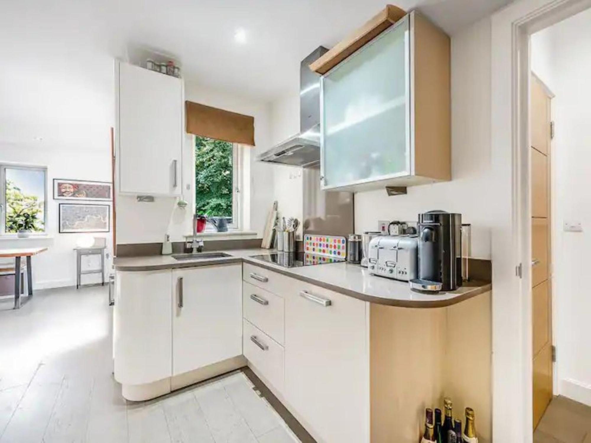 Pass The Keys Modern Terrace In Putney *