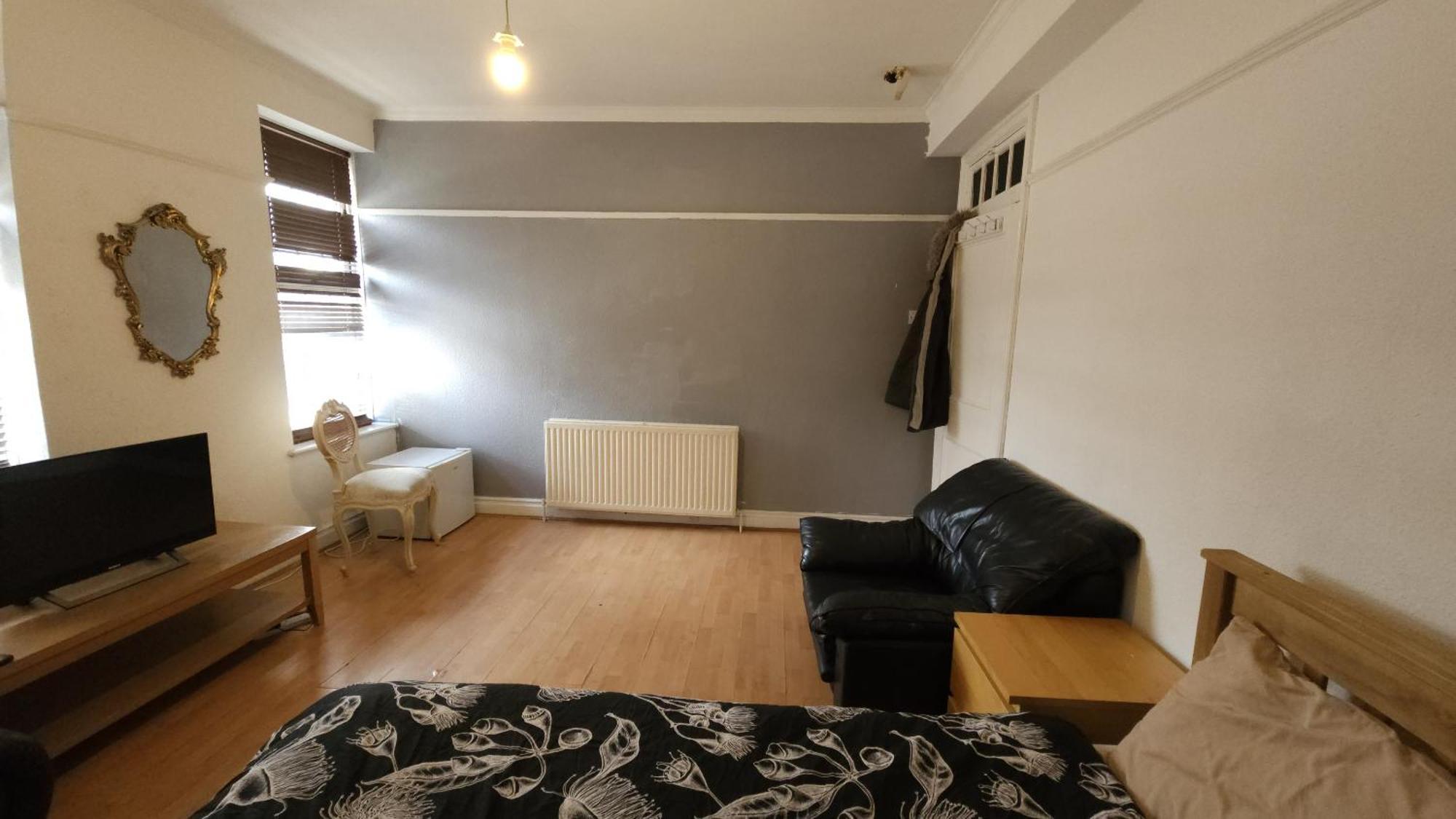 Edgware Station Apartment London
