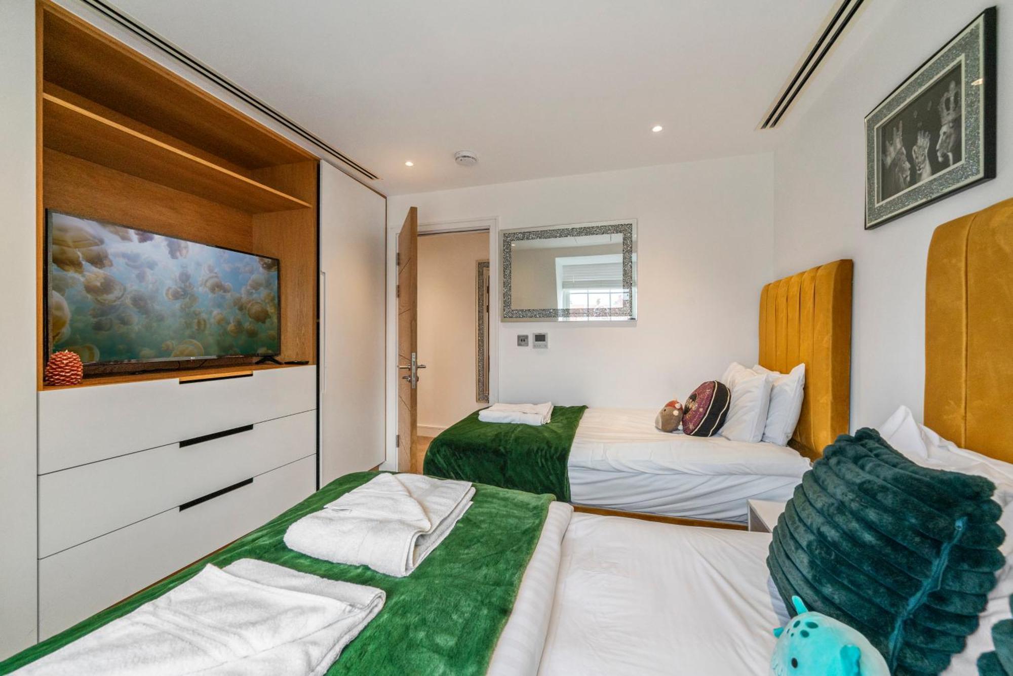 Spectacular 2-bedroom Penthouse In Marble Arch 75 Apartment
