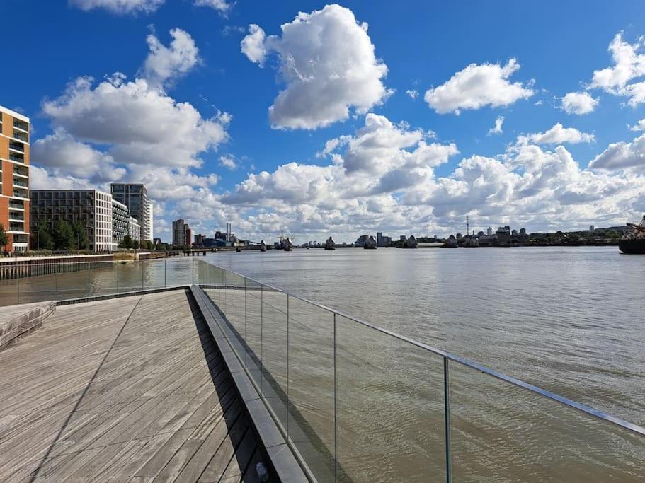 Docklands Riverside * London